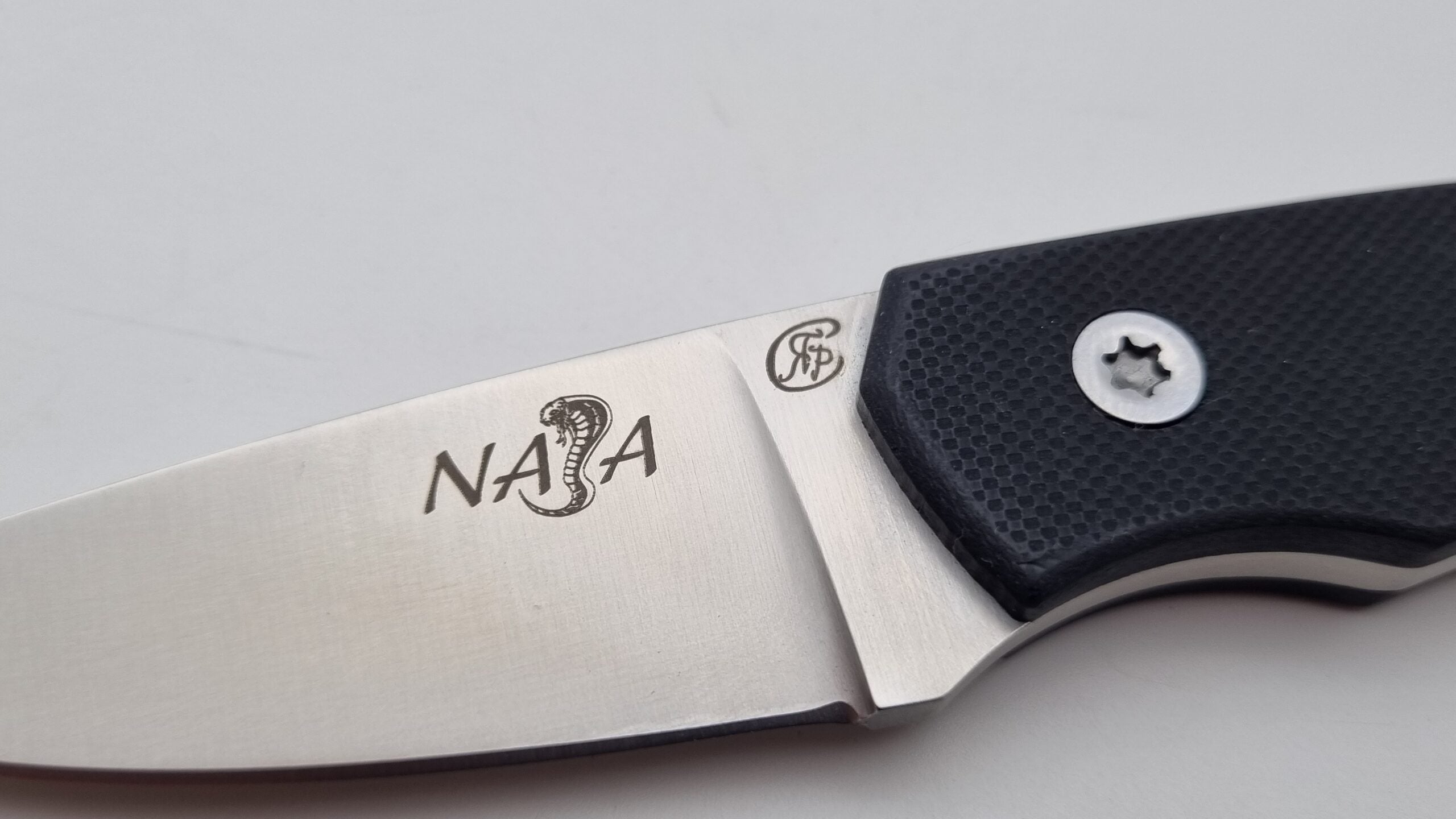 NAJA (Kobra) JARS Neck Knife von Jackknife EDC G10 Schwarz N690 Stahl 60 HRC