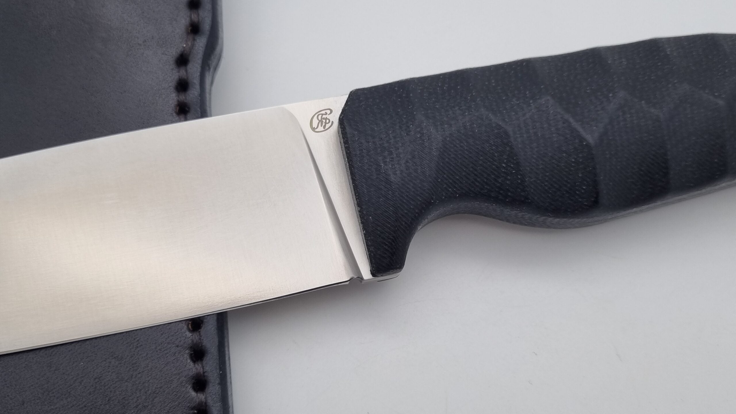 Berserker JARS Jagd Outdoor Messer Black Micarta Leder