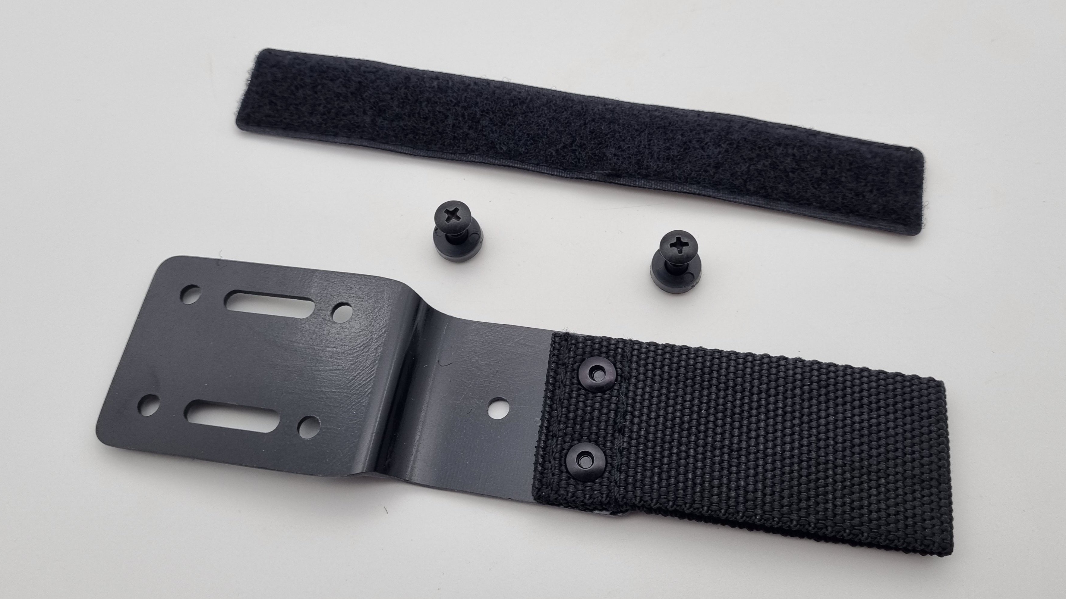 Universal Kydex Dangler-Adapter mit Cordura Gurtring und Klettstreifen Größe M