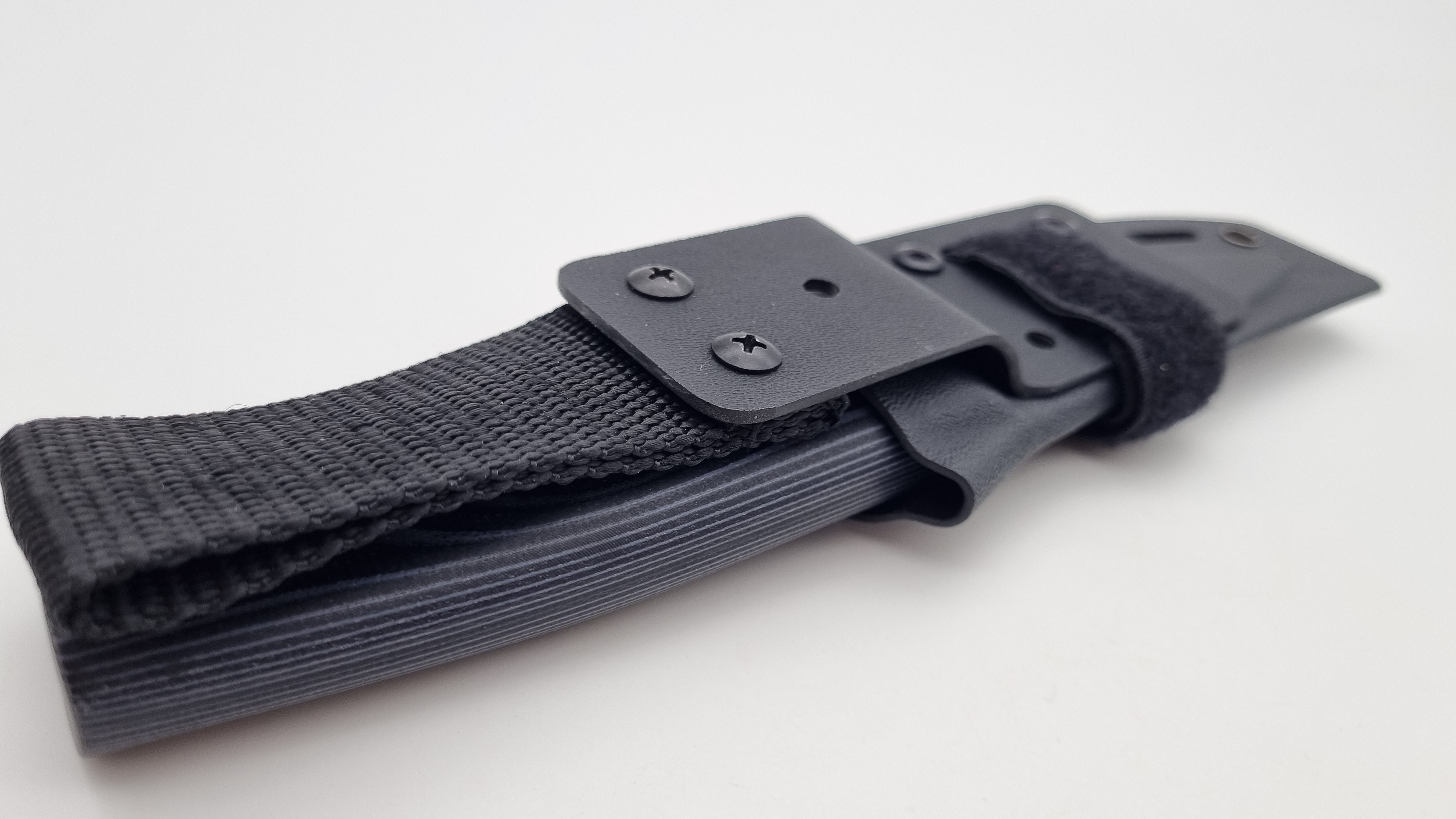 Universal Kydex Dangler-Adapter mit Cordura Gurtring und Klettstreifen Größe M